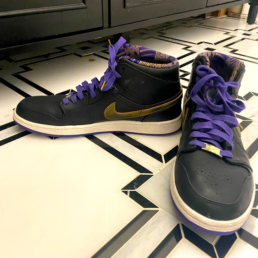Men’s Air Jordans size 11.5